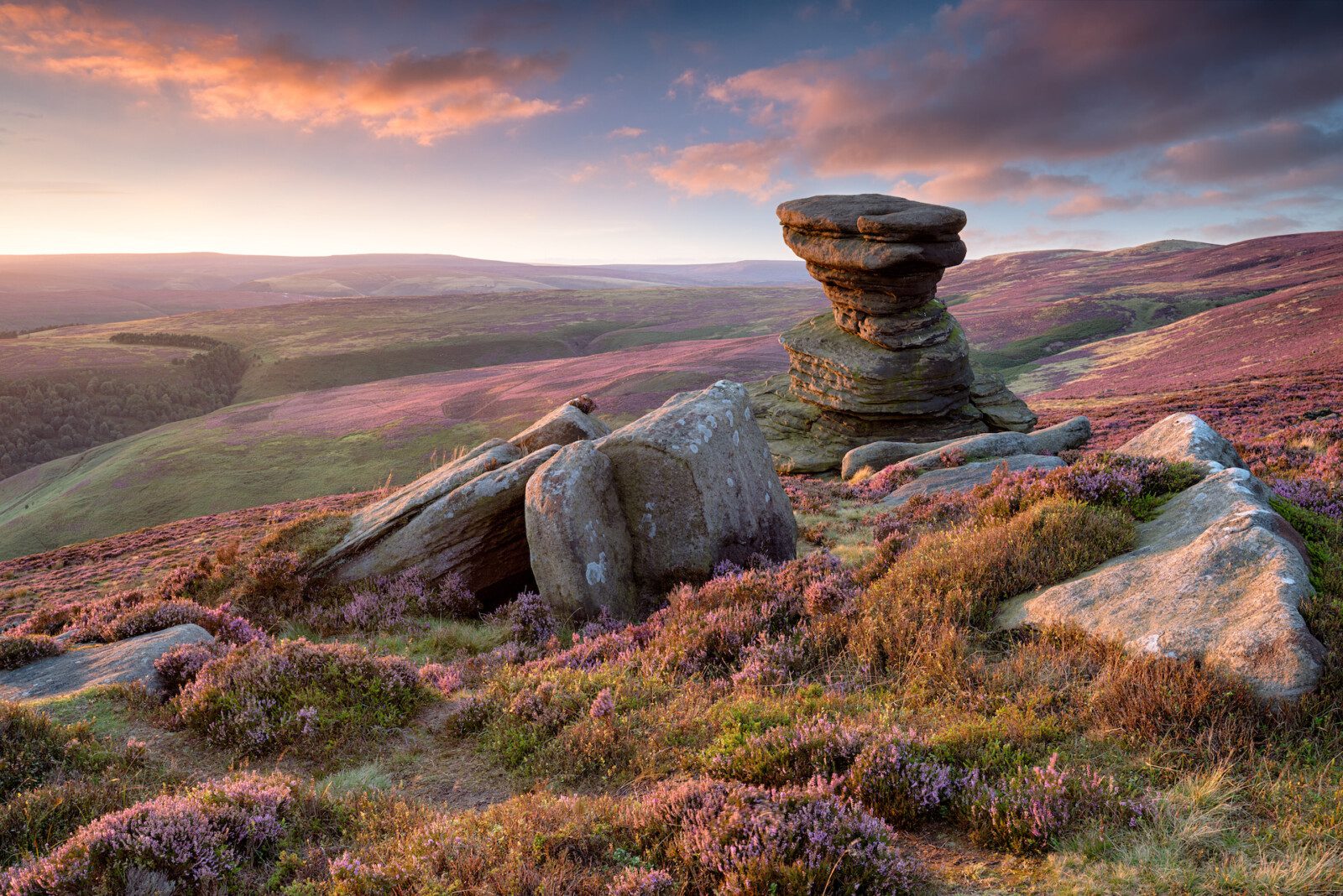 Stunning sunset over the Slat Cellar a weathered rock formation on Derwent Edge high above teh Ladybower Reservoir in the Upper Derwent Valley in the Derbyshire Peak District
